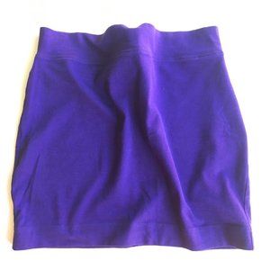 Mini fitted purple skirt (Moda International)